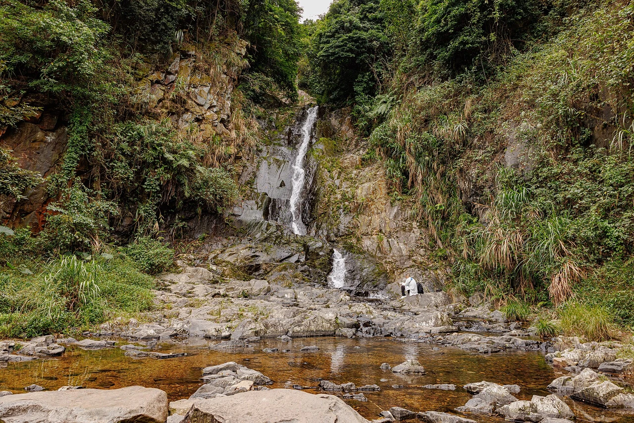 A waterfall on the stream below the Wutong Mountain ridge