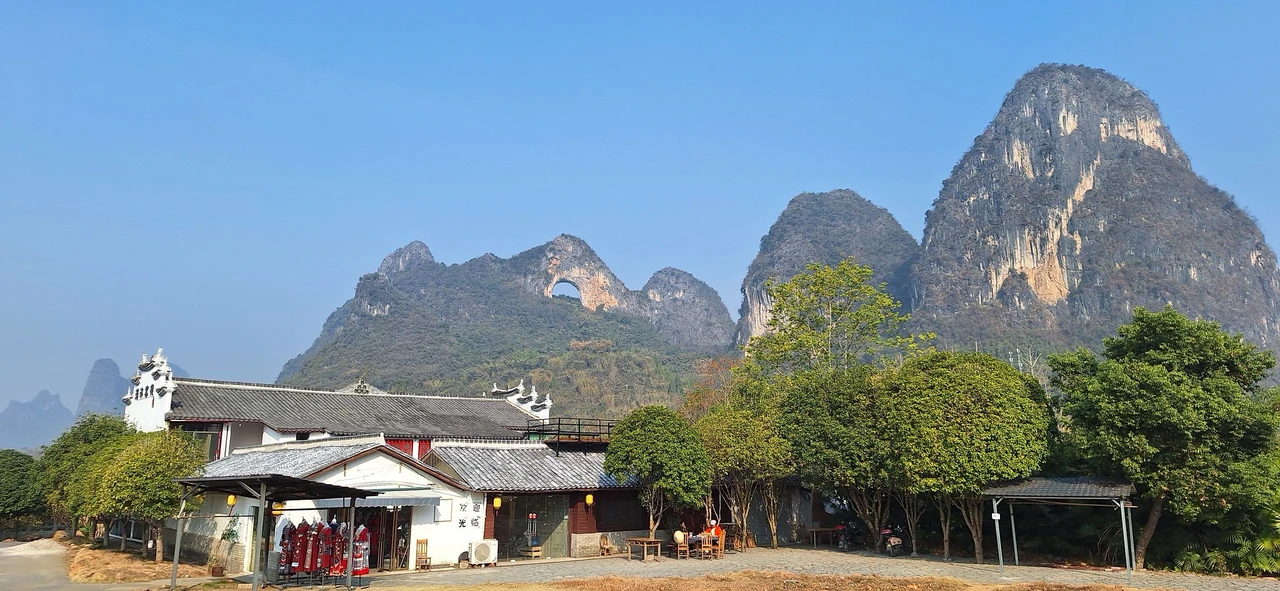 Moon Hill · 月亮山