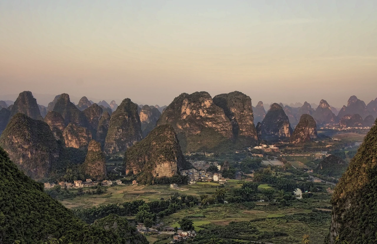 Moon Hill · 月亮山