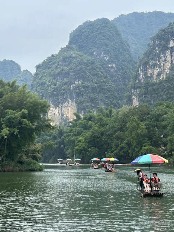 Berakit di Sungai Yulong