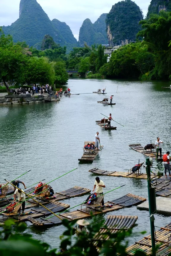 Berakit di Sungai Yulong
